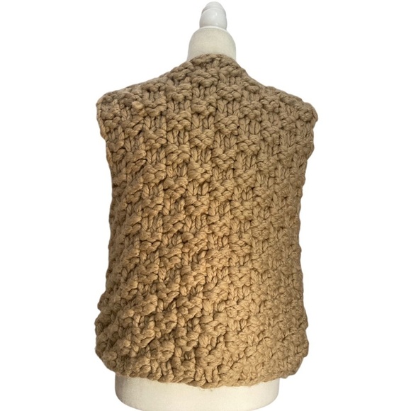 Allude Chunky Knit Sleeveless Sweater Vest in Caramel - Picture 6 of 11
